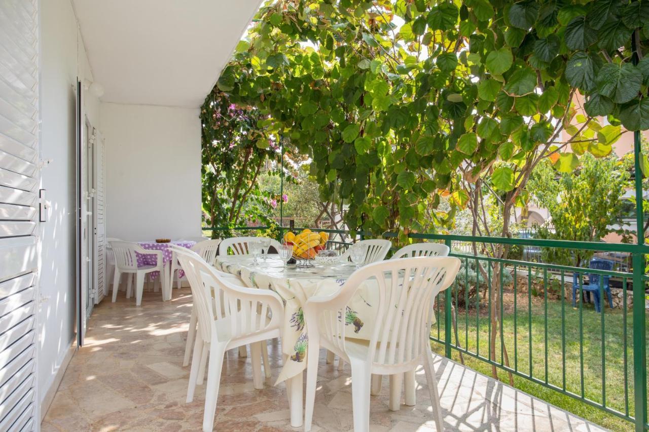 Seaside Holiday House Poljica, Trogir - 5161 Marina Bagian luar foto