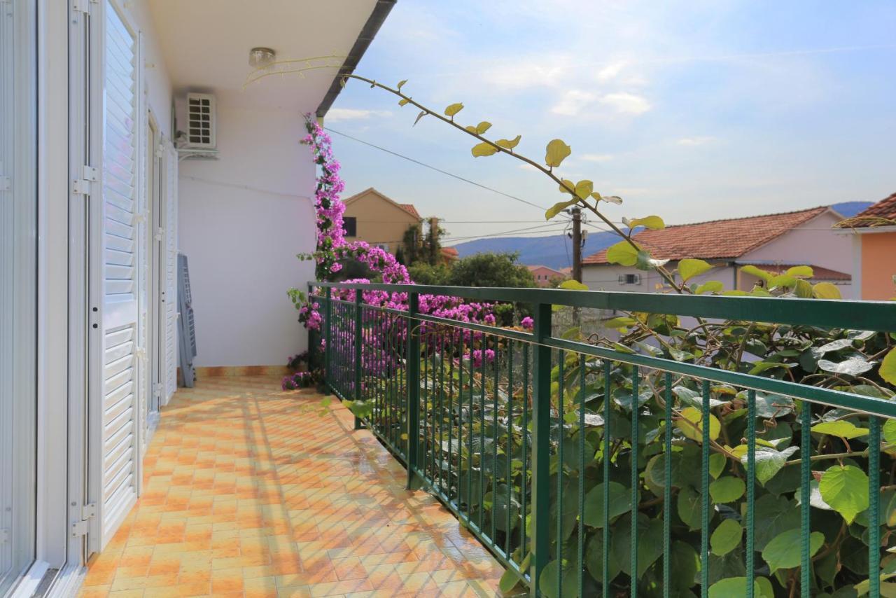 Seaside Holiday House Poljica, Trogir - 5161 Marina Bagian luar foto